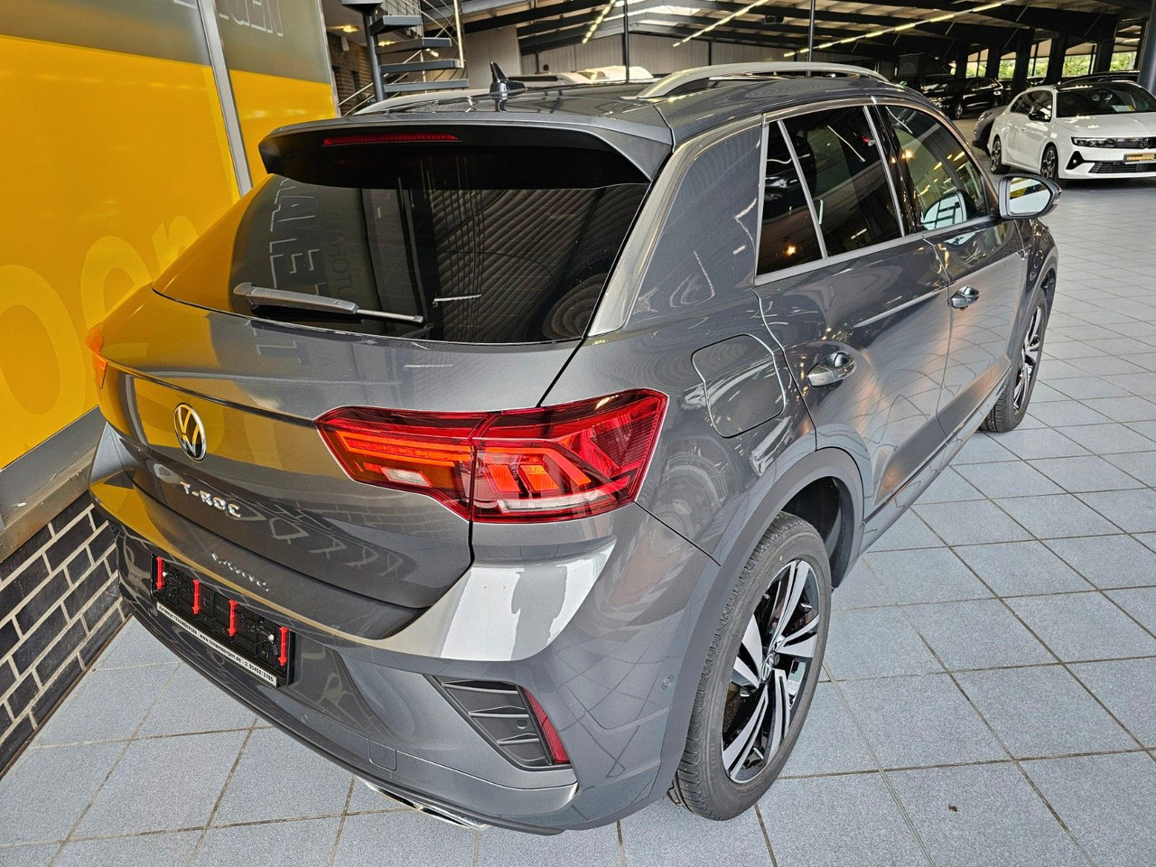 Volkswagen T-Roc R-Line eHeckklappe SHZ LED - SUV: foto 4 Volkswagen T-Roc R-Line eHeckklappe SHZ LED - SUV: foto 4