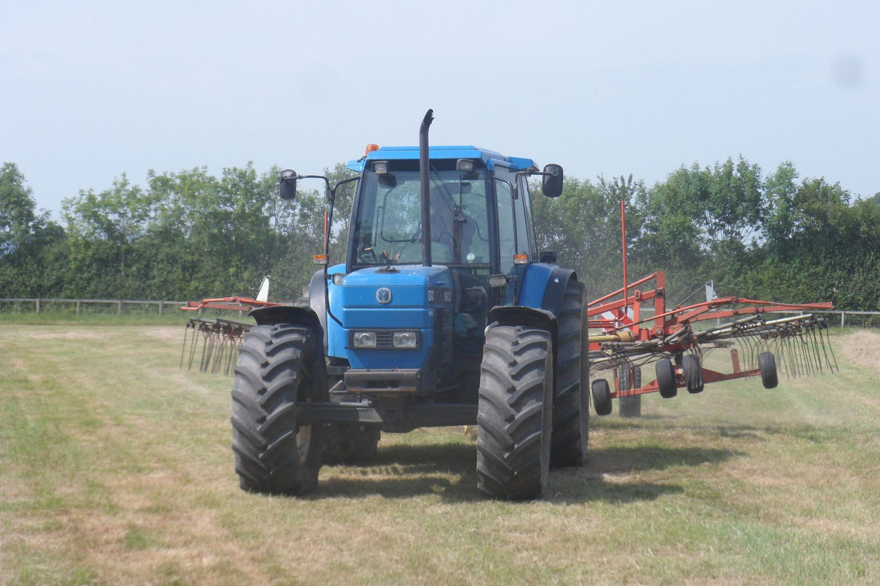 NEW HOLLAND 8340 - Trator: foto 5 NEW HOLLAND 8340 - Trator: foto 5