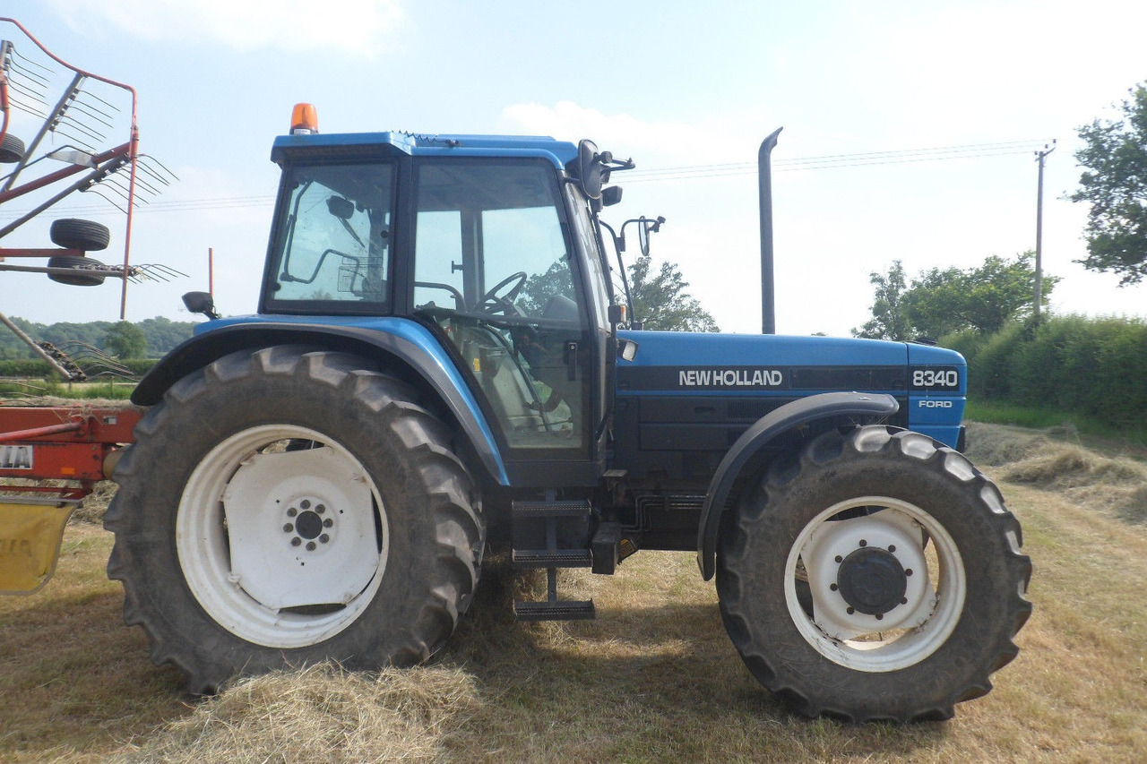 NEW HOLLAND 8340 - Trator: foto 4 NEW HOLLAND 8340 - Trator: foto 4