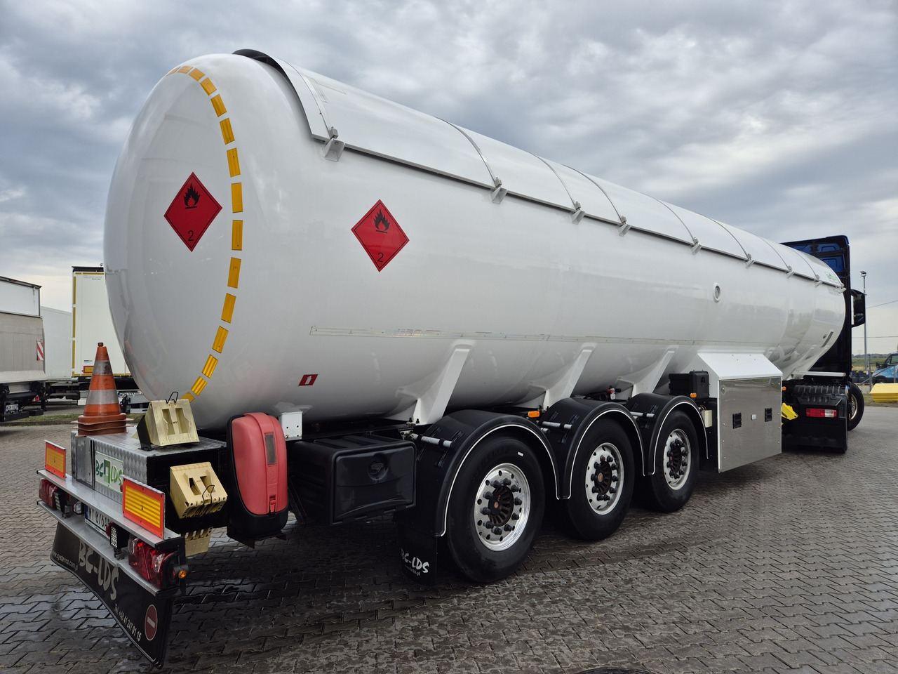 BC-LDS EMERSON/ propane/ butane/ lpg/ gpl - Semi-reboque cisterna: foto 1 BC-LDS EMERSON/ propane/ butane/ lpg/ gpl - Semi-reboque cisterna: foto 1