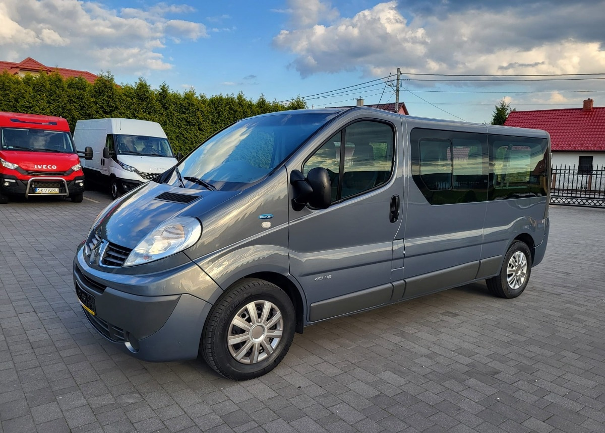 Renault Trafic 9 -osobowy Salon Polska I właściciel Bezwypadkowy Lakier - Minibus, Furgão de passageiros: foto 4 Renault Trafic 9 -osobowy Salon Polska I właściciel Bezwypadkowy Lakier - Minibus, Furgão de passageiros: foto 4