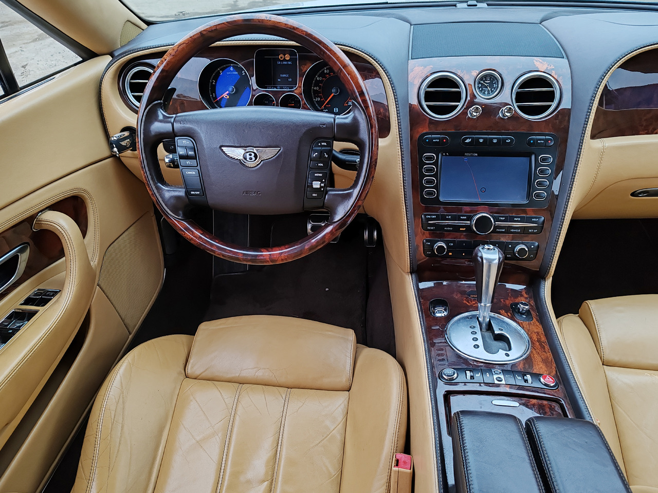 Cabrio Bentley Continental GT Coupe Cabrio: foto 9 Cabrio Bentley Continental GT Coupe Cabrio: foto 9