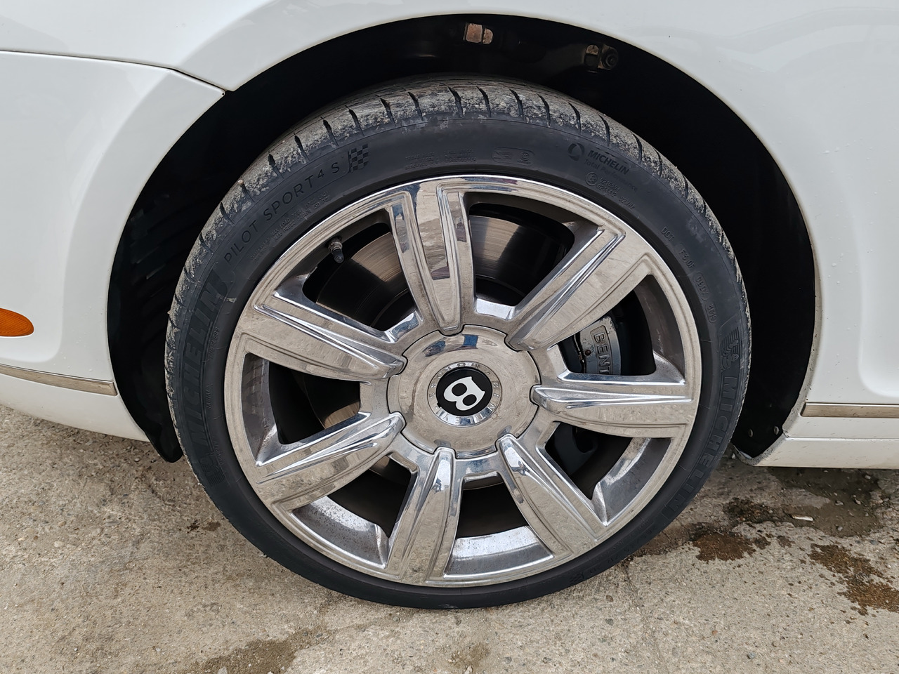 Cabrio Bentley Continental GT Coupe Cabrio: foto 13 Cabrio Bentley Continental GT Coupe Cabrio: foto 13