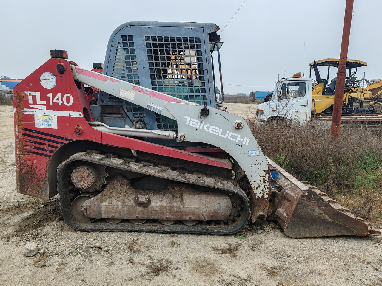 Takeuchi TL140 - Mini pá carregadora de rastos: foto 4 Takeuchi TL140 - Mini pá carregadora de rastos: foto 4