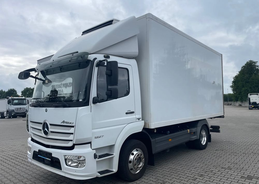 Mercedes-Benz ATEGO 1227 CHŁODNIA HAKOWA / HAKÓWKA - Camião frigorífico: foto 2 Mercedes-Benz ATEGO 1227 CHŁODNIA HAKOWA / HAKÓWKA - Camião frigorífico: foto 2