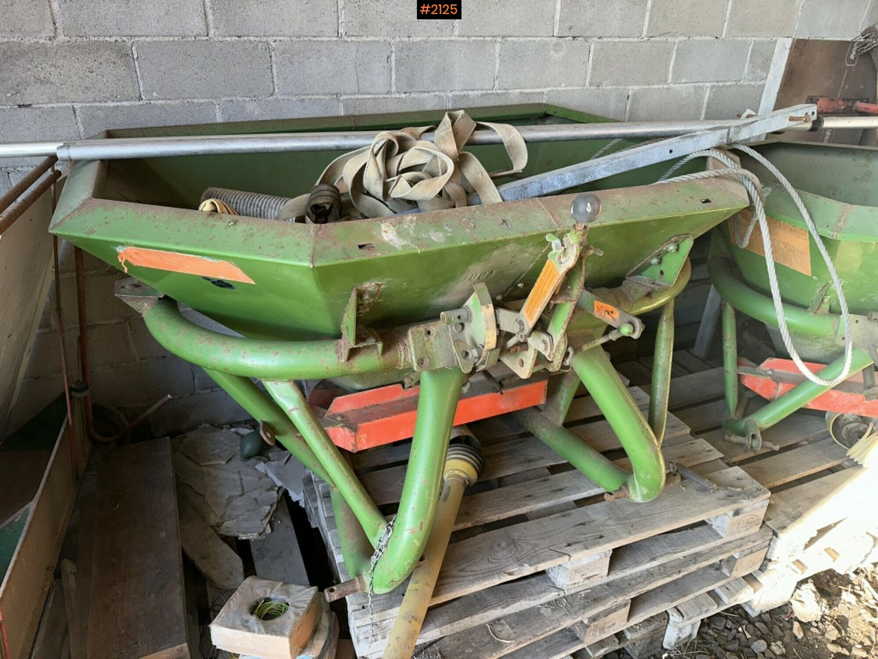 Fertilizer spreader - Distribuidor de fertilizantes: foto 1 Fertilizer spreader - Distribuidor de fertilizantes: foto 1