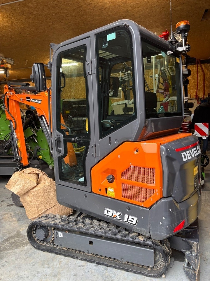 Develon DX 19 Z-7 - Mini escavadeira: foto 2 Develon DX 19 Z-7 - Mini escavadeira: foto 2