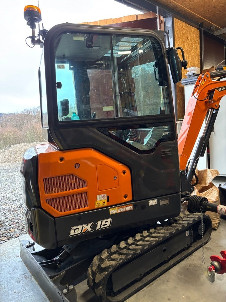 Develon DX 19 Z-7 - Mini escavadeira: foto 1 Develon DX 19 Z-7 - Mini escavadeira: foto 1