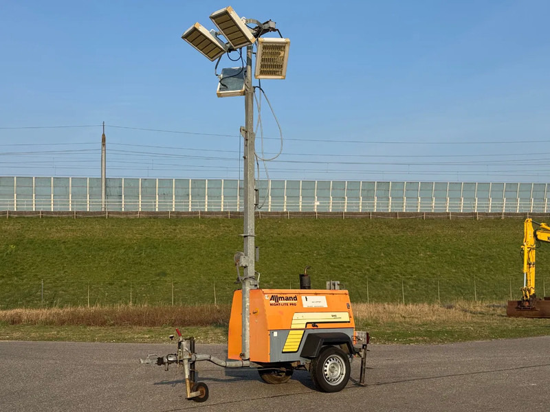Doosan Allmand Night-Light Pro mobiele lichtmast LED - Torre de iluminação: foto 1 Doosan Allmand Night-Light Pro mobiele lichtmast LED - Torre de iluminação: foto 1