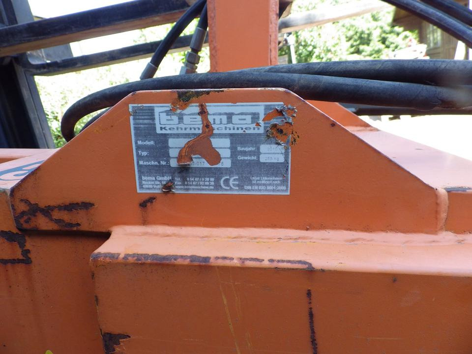 BEMA 25 Kehrmaschine gebraucht (MWST ausweisbar) - Vassoura: foto 4 BEMA 25 Kehrmaschine gebraucht (MWST ausweisbar) - Vassoura: foto 4
