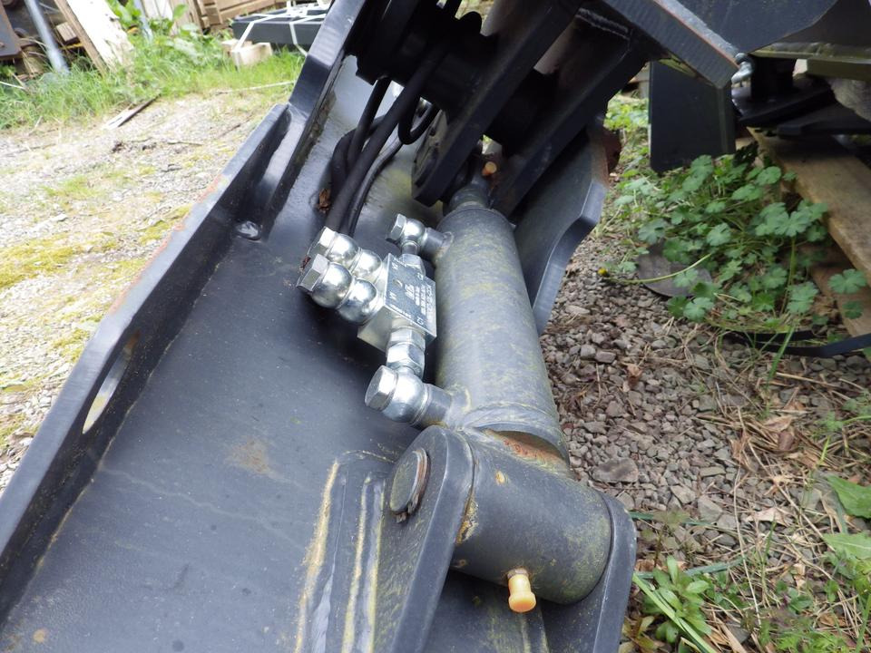 Schwenkbare Grabenräumlöffel MS01 3 x auf Lager - Balde escavadora para Máquina de construção: foto 2 Schwenkbare Grabenräumlöffel MS01 3 x auf Lager - Balde escavadora para Máquina de construção: foto 2