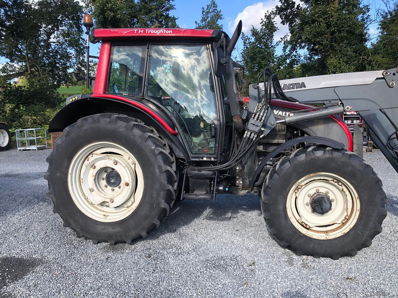 2006 Valtra N121 c/w front loader, 9700 Hrs - Trator: foto 1 2006 Valtra N121 c/w front loader, 9700 Hrs - Trator: foto 1