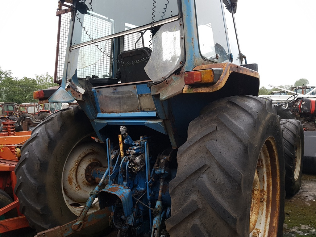 Trator Ford 8210: foto 7