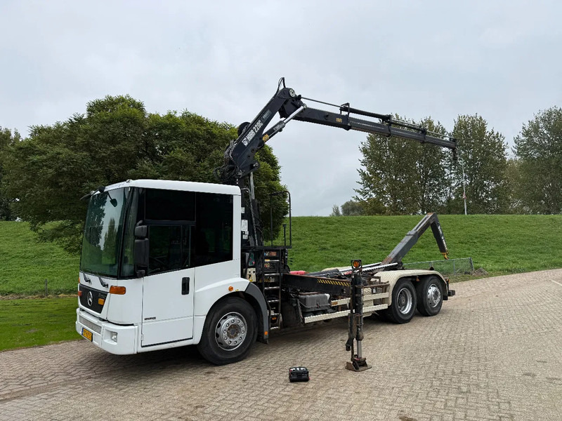 Mercedes-Benz Econic Hiab 220-Hooklift-6x2-Remote - Camião grua: foto 1 Mercedes-Benz Econic Hiab 220-Hooklift-6x2-Remote - Camião grua: foto 1