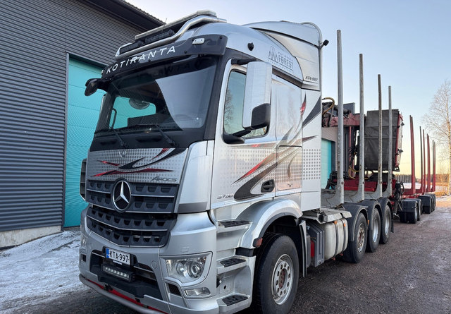 Mercedes-BenzArocs 8x4 Nosturilla! - Camião de transporte de madeira, Camião grua: foto 1 Mercedes-BenzArocs 8x4 Nosturilla! - Camião de transporte de madeira, Camião grua: foto 1