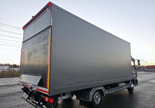 Mercedes-BenzAtego 4x2 Special - Camião furgão: foto 5 Mercedes-BenzAtego 4x2 Special - Camião furgão: foto 5