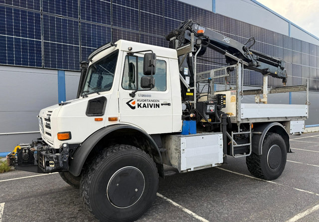 Mercedes-BenzUnimog U5000 + Hiab 099 E-4 - Camião de caixa aberta/ Plataforma, Camião grua: foto 1 Mercedes-BenzUnimog U5000 + Hiab 099 E-4 - Camião de caixa aberta/ Plataforma, Camião grua: foto 1