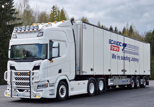 NTMFRC - Semi-reboque furgão: foto 1 NTMFRC - Semi-reboque furgão: foto 1