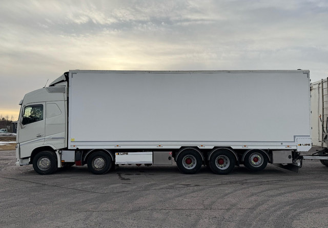 Volvo FH16 750 10x4 - Camião furgão: foto 2 Volvo FH16 750 10x4 - Camião furgão: foto 2