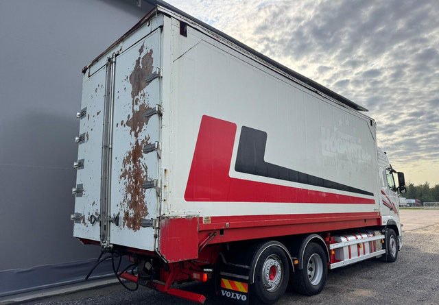 VolvoFH13 500 6x2 Rahtikaappi - Camião furgão: foto 4 VolvoFH13 500 6x2 Rahtikaappi - Camião furgão: foto 4