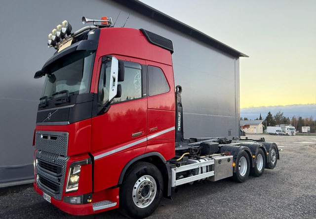 VolvoFH16 750 8X4 - Camião polibenne: foto 1 VolvoFH16 750 8X4 - Camião polibenne: foto 1