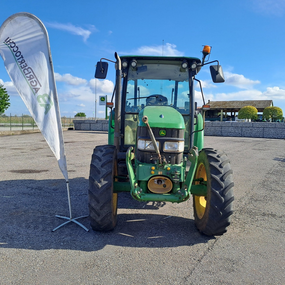 JOHN DEERE 5820 - ASTA AGRIBERTOCCHI - Trator: foto 2 JOHN DEERE 5820 - ASTA AGRIBERTOCCHI - Trator: foto 2