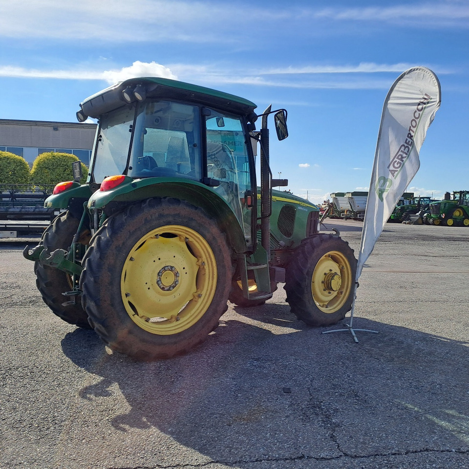 JOHN DEERE 5820 - Trator: foto 2 JOHN DEERE 5820 - Trator: foto 2