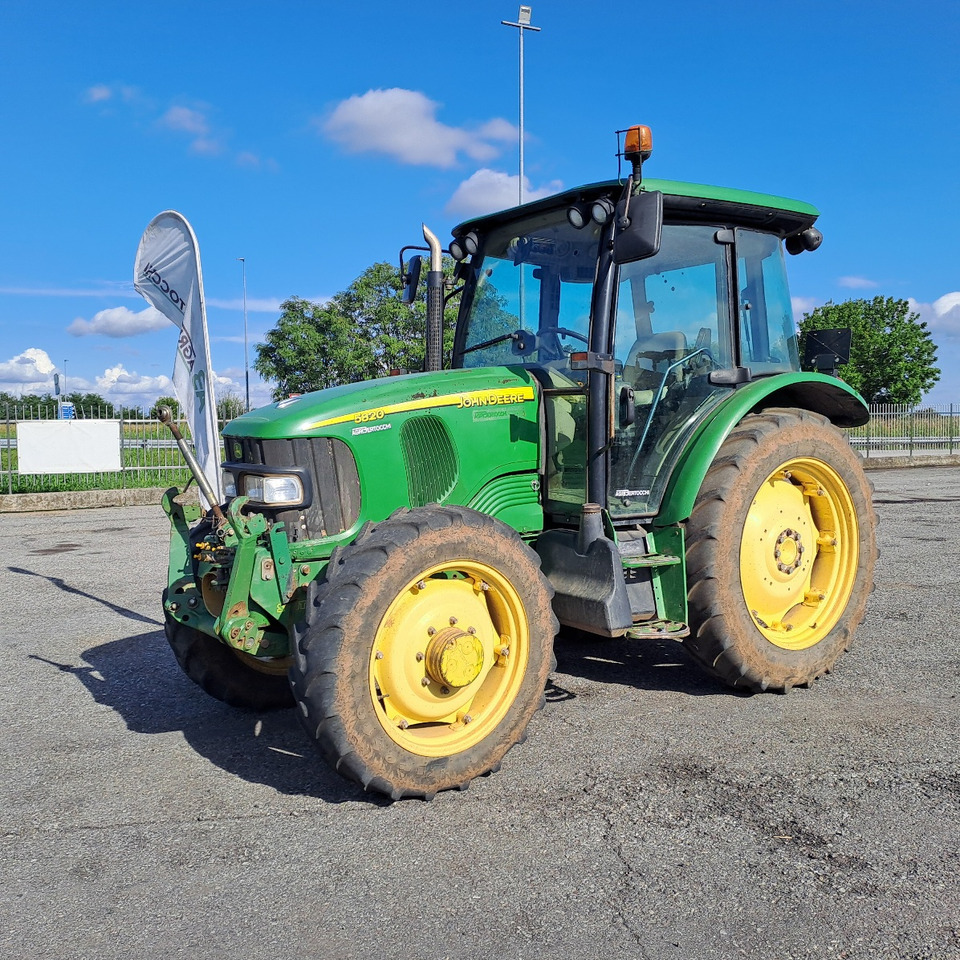 JOHN DEERE 5820 - Trator: foto 1 JOHN DEERE 5820 - Trator: foto 1