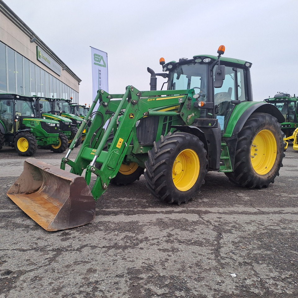 JOHN DEERE 6120R CON CARICATORE FRONTALE 623 M - Trator: foto 1 JOHN DEERE 6120R CON CARICATORE FRONTALE 623 M - Trator: foto 1