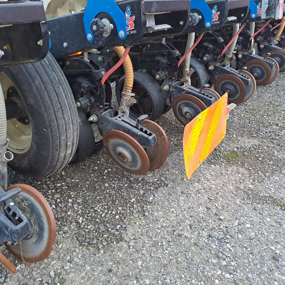 Locação financeira de  KINZE 3110 KINZE 3110: foto 7