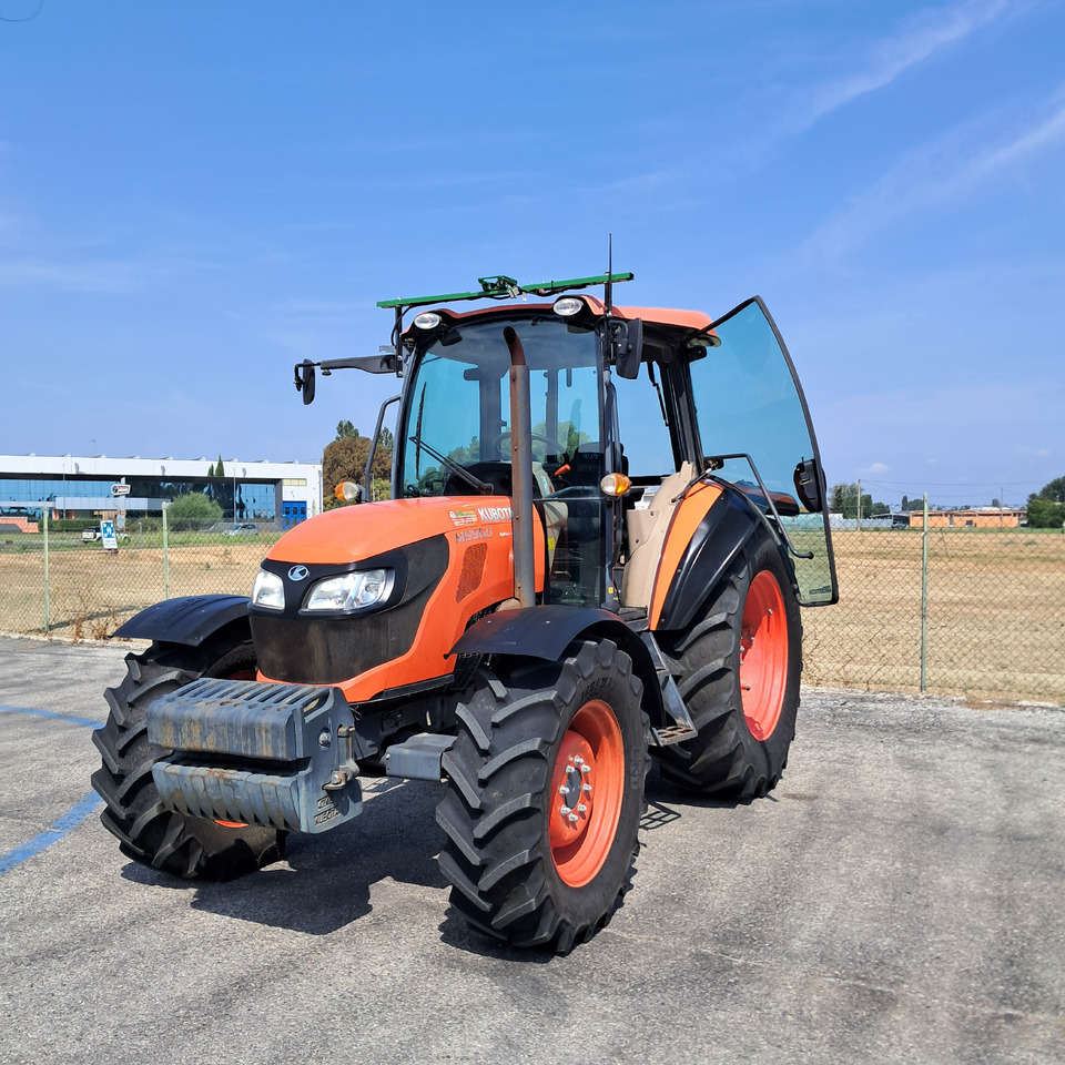 KUBOTA M9960 - Trator: foto 1 KUBOTA M9960 - Trator: foto 1