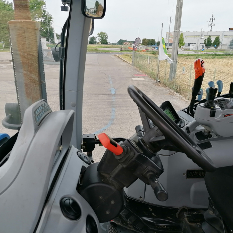 Trator NEW HOLLAND 6090: foto 9