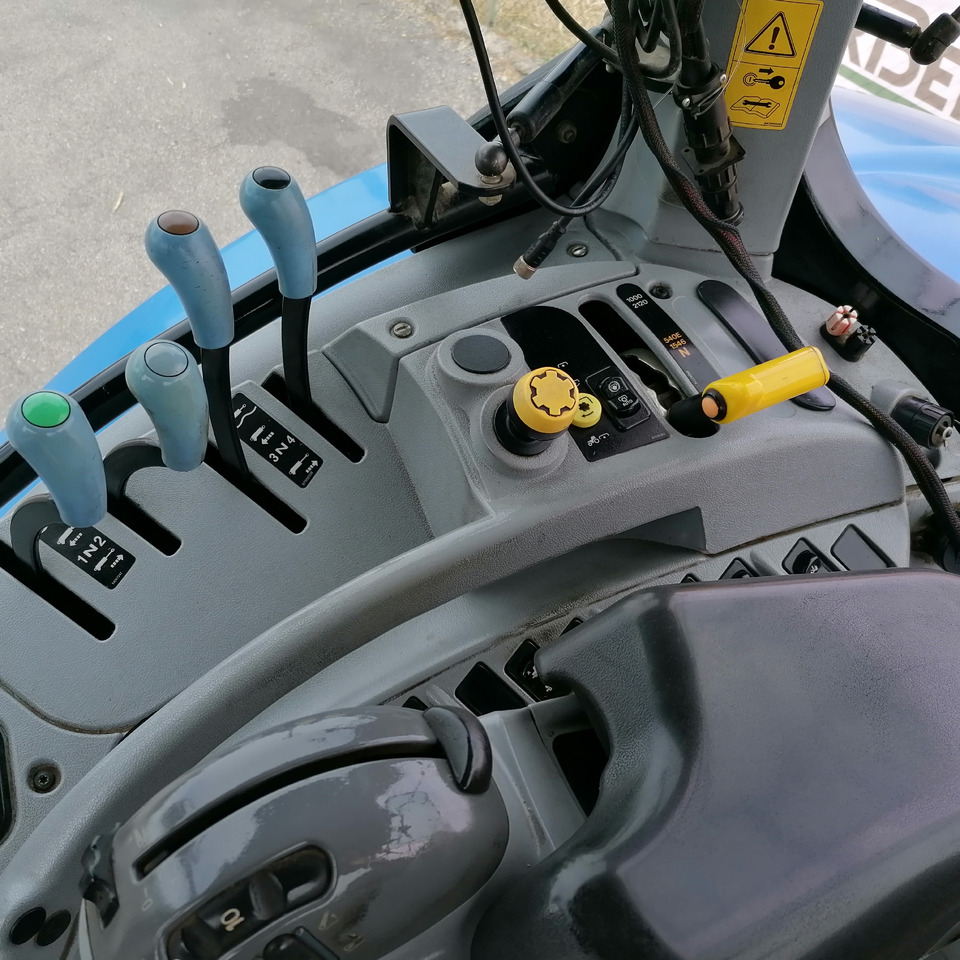 Trator NEW HOLLAND 6090: foto 10
