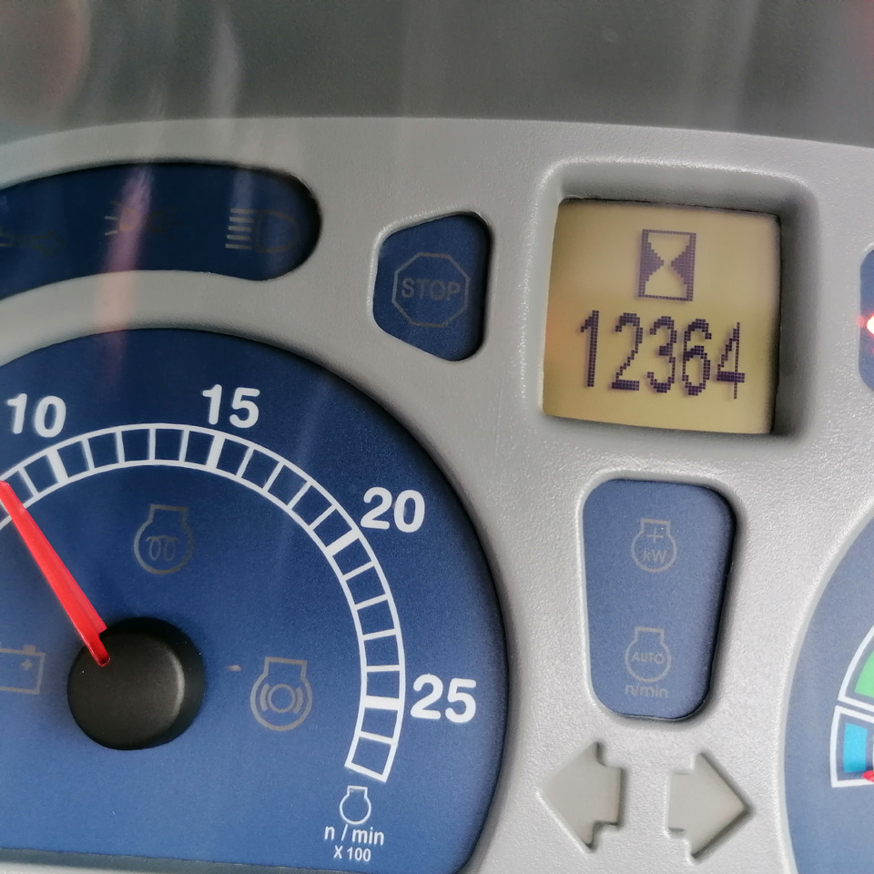 Trator NEW HOLLAND 6090: foto 11