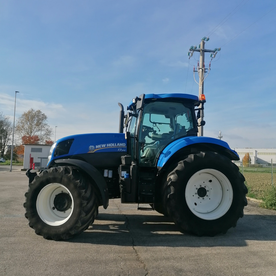 NEW HOLLAND T7 210 - Trator: foto 2 NEW HOLLAND T7 210 - Trator: foto 2