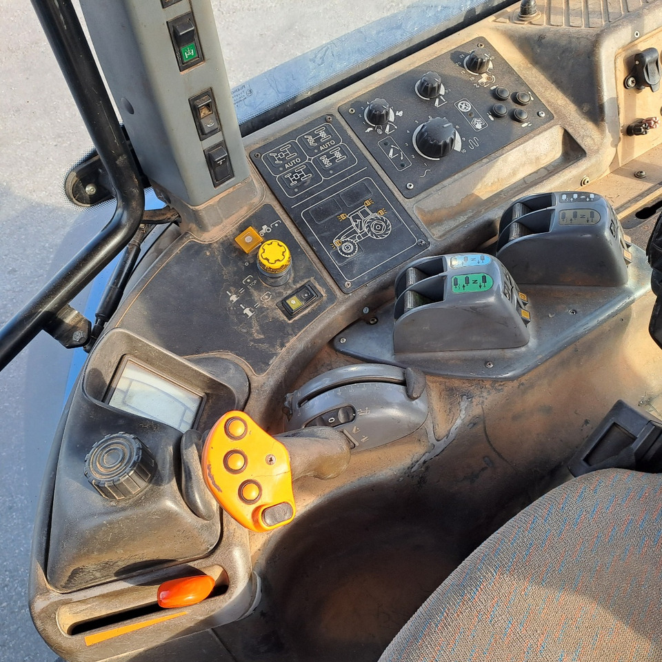 Trator NEW HOLLAND TM 190: foto 15 Trator NEW HOLLAND TM 190: foto 15