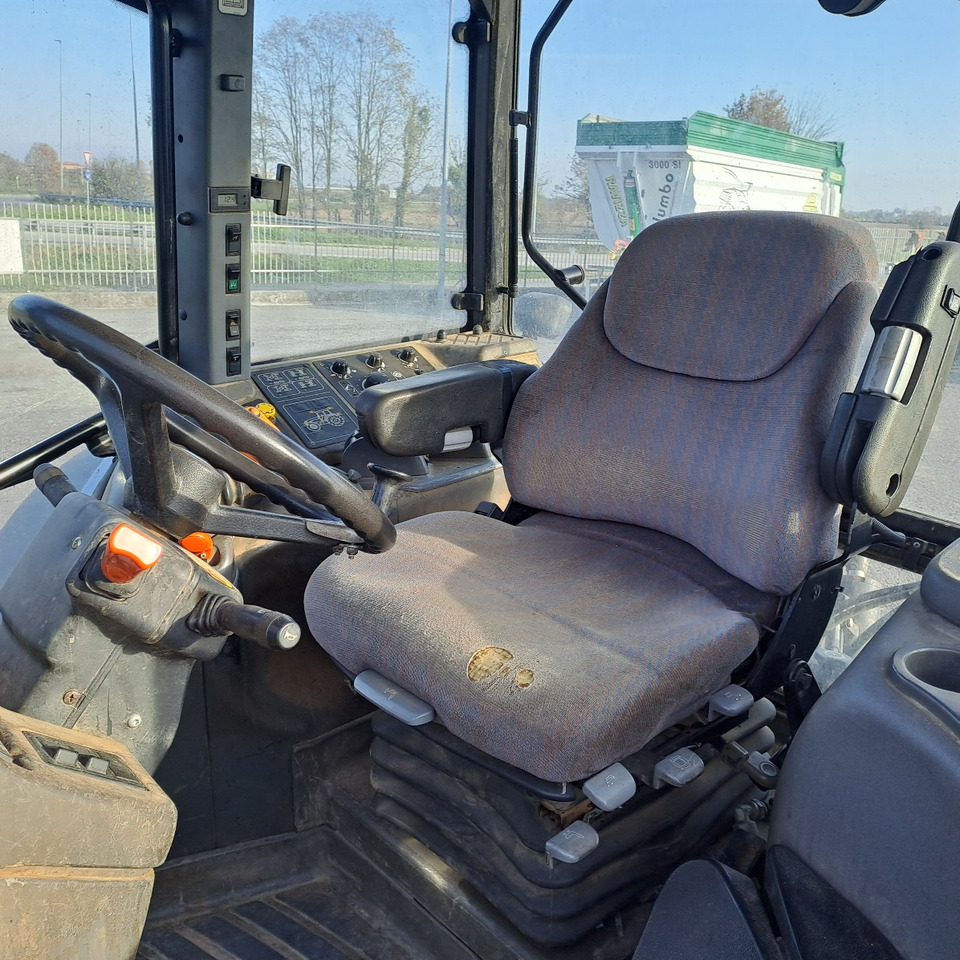 Trator NEW HOLLAND TM 190: foto 14 Trator NEW HOLLAND TM 190: foto 14