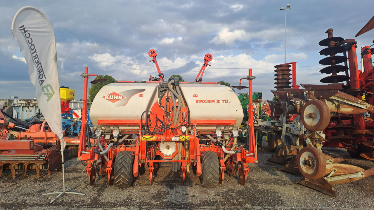 SEMINATRICE DI PRECISIONE KUHN MAXIMA 2 TD - Semeadora de precisão: foto 2 SEMINATRICE DI PRECISIONE KUHN MAXIMA 2 TD - Semeadora de precisão: foto 2