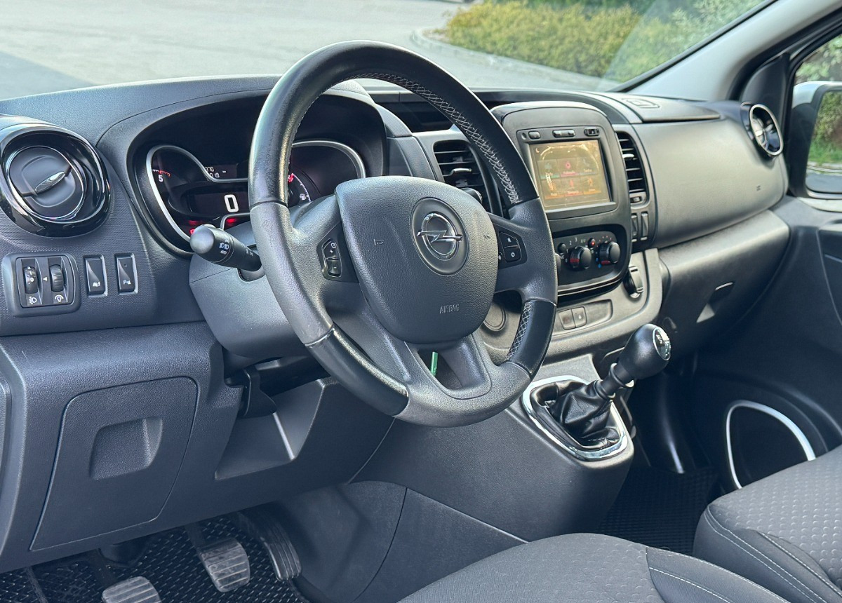 Opel Vivaro 1.6 DCI 145KM 9 osobowy Nawiewy góra dół DOINWESTOWANY Super stan - Carrinha: foto 5 Opel Vivaro 1.6 DCI 145KM 9 osobowy Nawiewy góra dół DOINWESTOWANY Super stan - Carrinha: foto 5