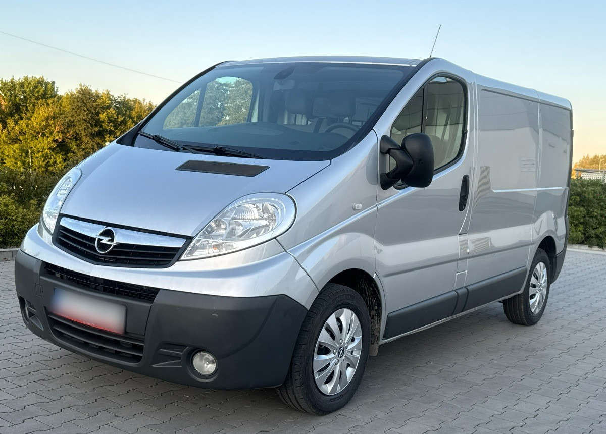 Opel Vivaro 2.0 DCI 115KM 2014 Rok Klimatyzacja Nawigacja BEZWYPADKOWY - Furgão: foto 1 Opel Vivaro 2.0 DCI 115KM 2014 Rok Klimatyzacja Nawigacja BEZWYPADKOWY - Furgão: foto 1