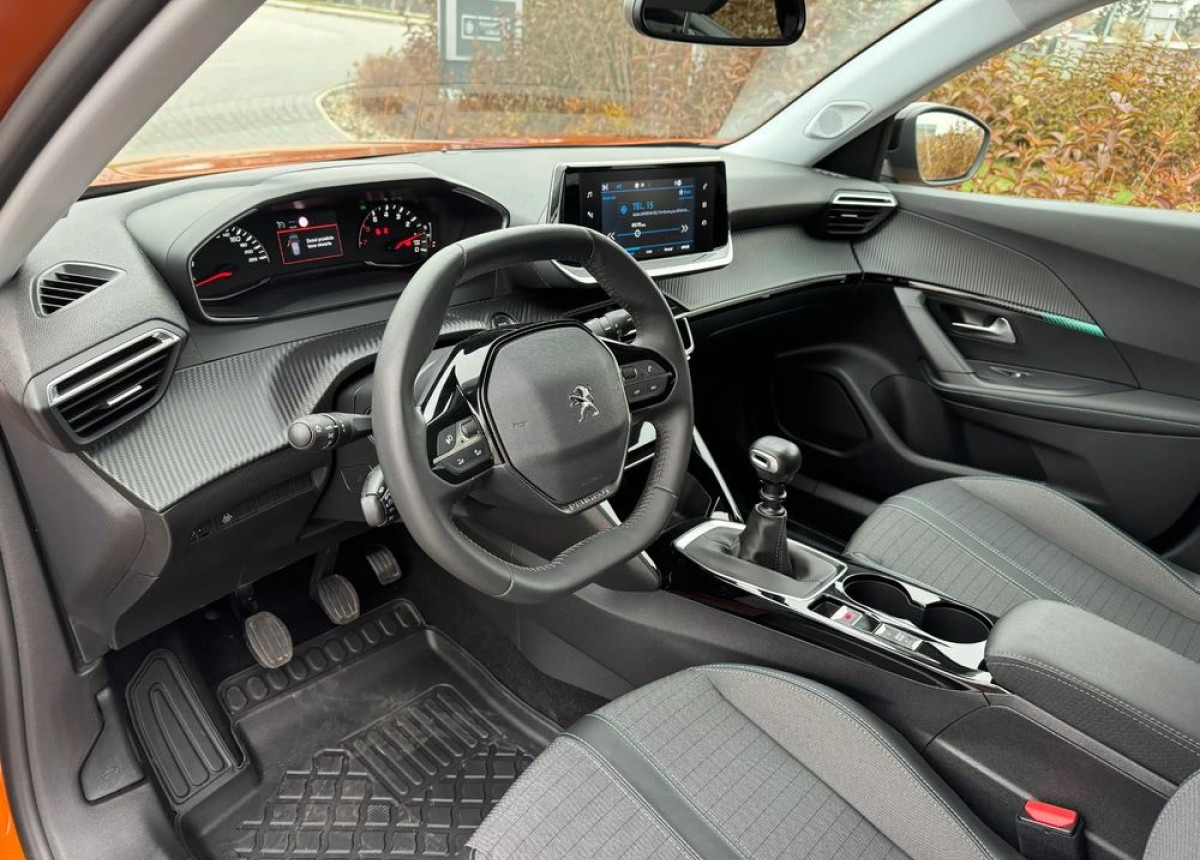 Peugeot 2008 Peugeot 1.2 benz 100 km Allure 6tys przebieg fabrycznie nowy - SUV: foto 5 Peugeot 2008 Peugeot 1.2 benz 100 km Allure 6tys przebieg fabrycznie nowy - SUV: foto 5