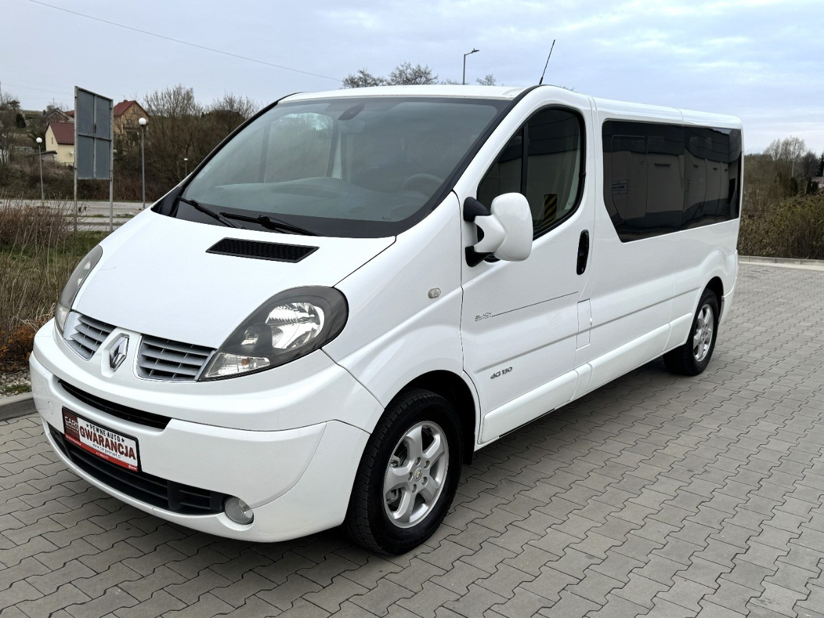 Renault Trafic L2 Long 2.5 150KM Black Edition 9 osobowy TOUR Nawiewy tylne - Minibus, Furgão de passageiros: foto 1 Renault Trafic L2 Long 2.5 150KM Black Edition 9 osobowy TOUR Nawiewy tylne - Minibus, Furgão de passageiros: foto 1