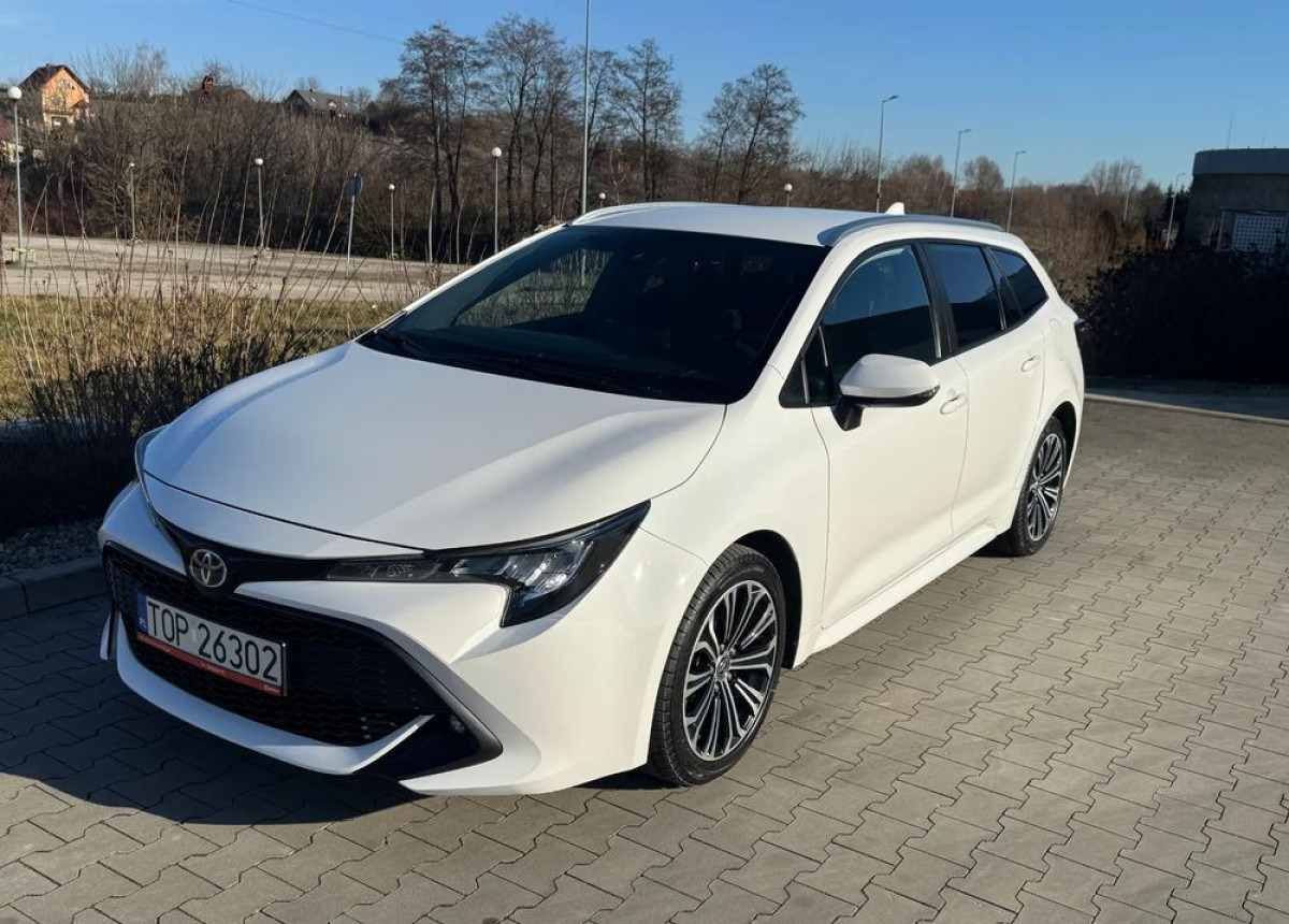 Toyota Corolla 1.8 Hybrid Active Niski przebieg LED FV23 W SUPER STANIE - Automóvel: foto 3 Toyota Corolla 1.8 Hybrid Active Niski przebieg LED FV23 W SUPER STANIE - Automóvel: foto 3