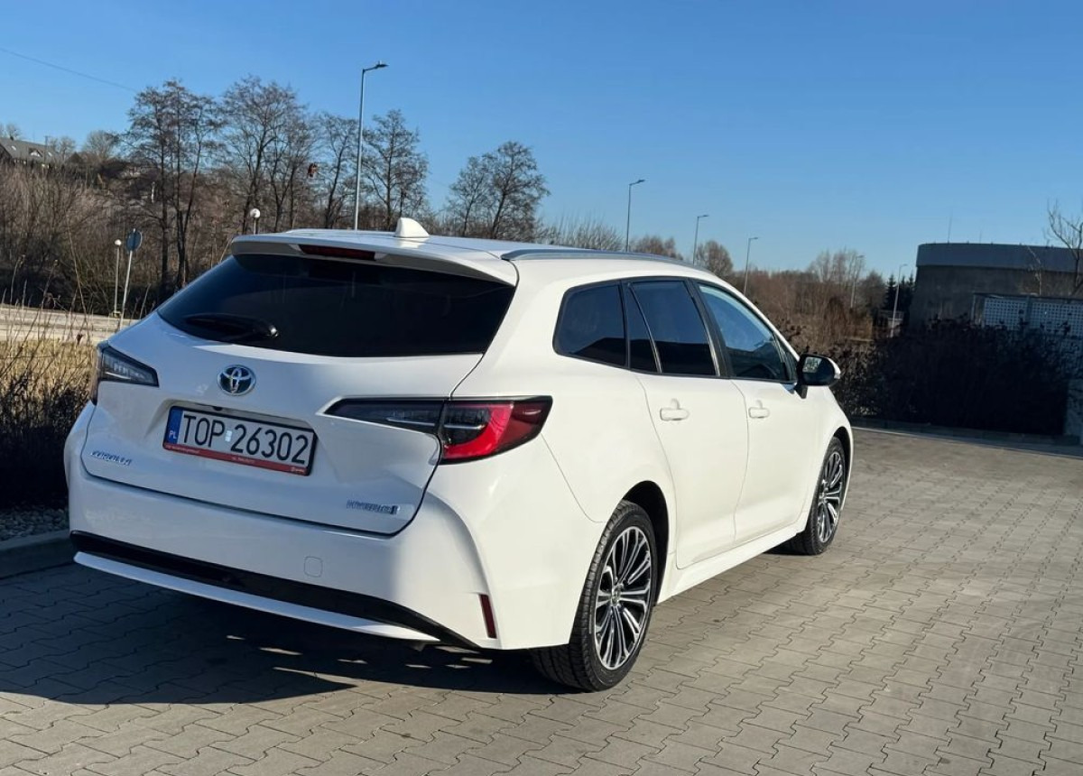 Toyota Corolla 1.8 Hybrid Active Niski przebieg LED FV23 W SUPER STANIE - Automóvel: foto 2 Toyota Corolla 1.8 Hybrid Active Niski przebieg LED FV23 W SUPER STANIE - Automóvel: foto 2
