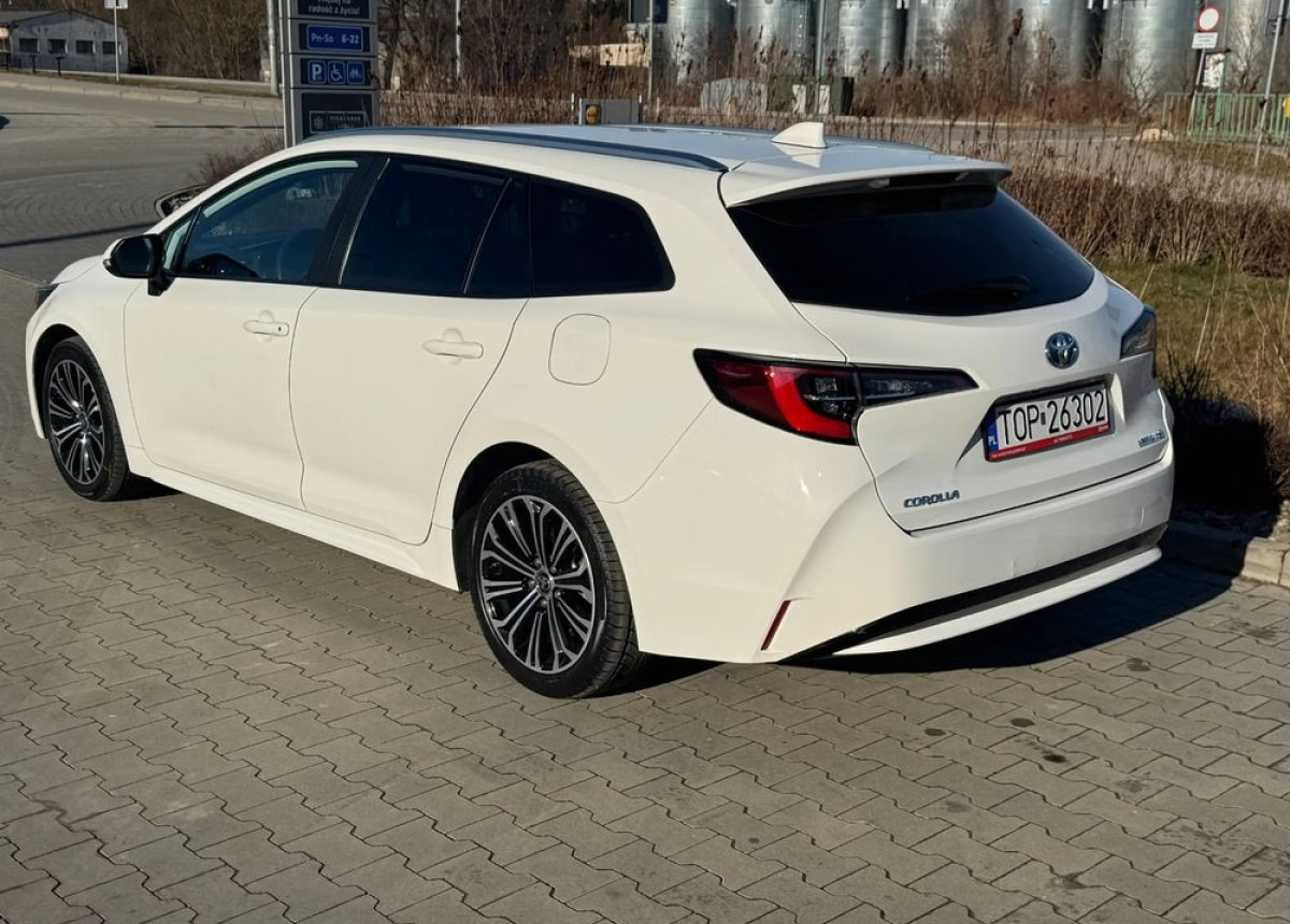 Toyota Corolla 1.8 Hybrid Active Niski przebieg LED FV23 W SUPER STANIE - Automóvel: foto 4 Toyota Corolla 1.8 Hybrid Active Niski przebieg LED FV23 W SUPER STANIE - Automóvel: foto 4