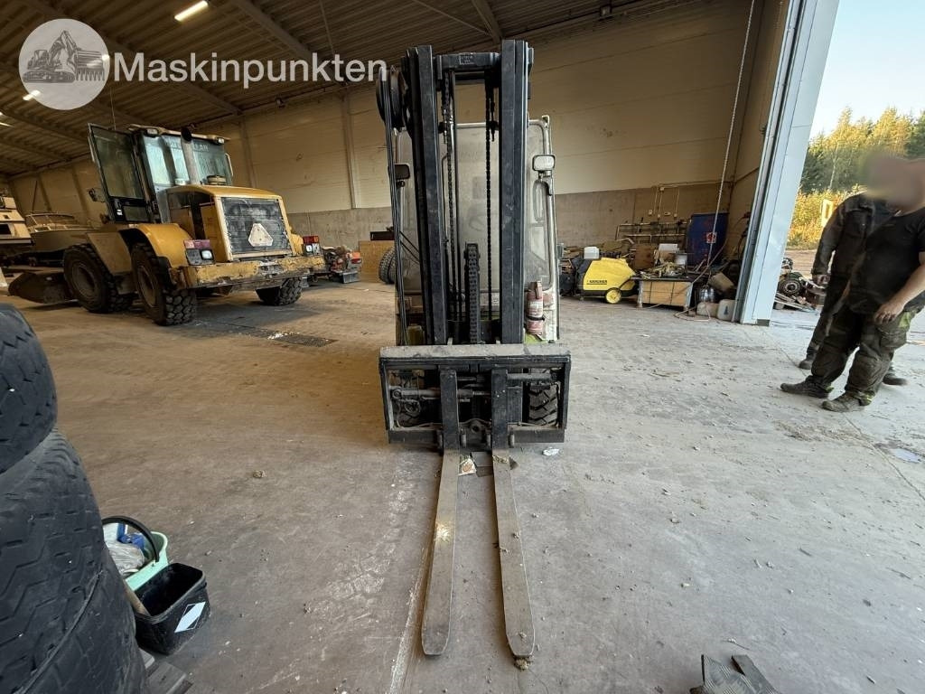 Clark CEM 25 - Empilhador a diesel: foto 3 Clark CEM 25 - Empilhador a diesel: foto 3