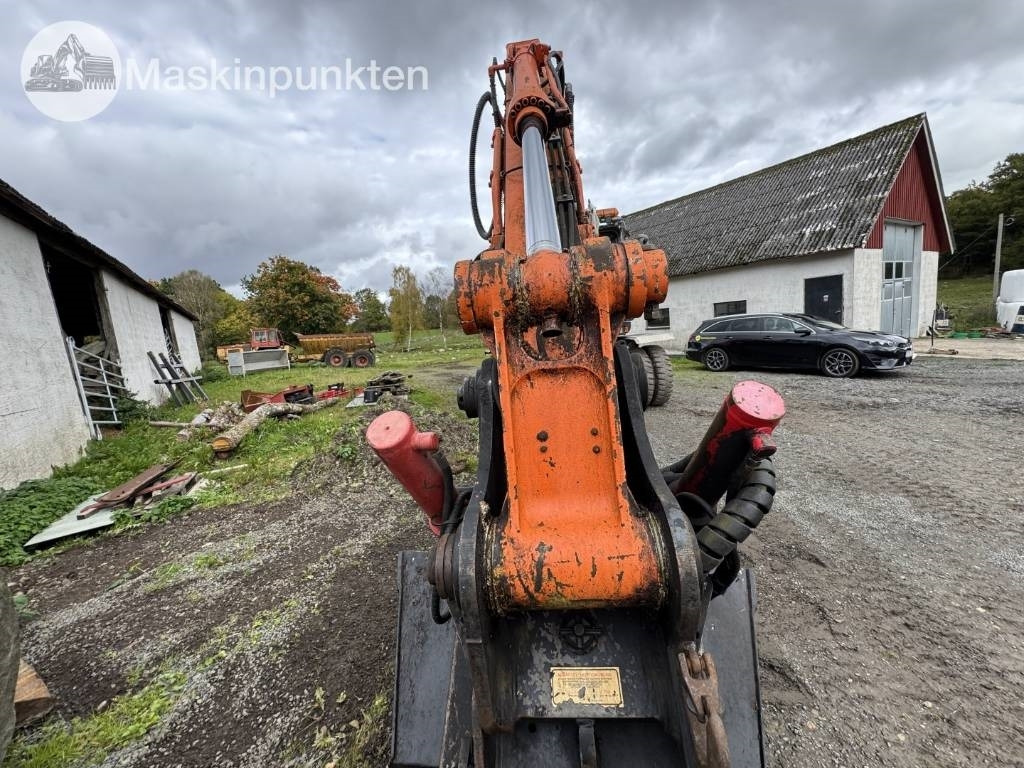 Locação financeira de Hitachi ZX 140 W-3 Hitachi ZX 140 W-3: foto 33 Locação financeira de Hitachi ZX 140 W-3 Hitachi ZX 140 W-3: foto 33