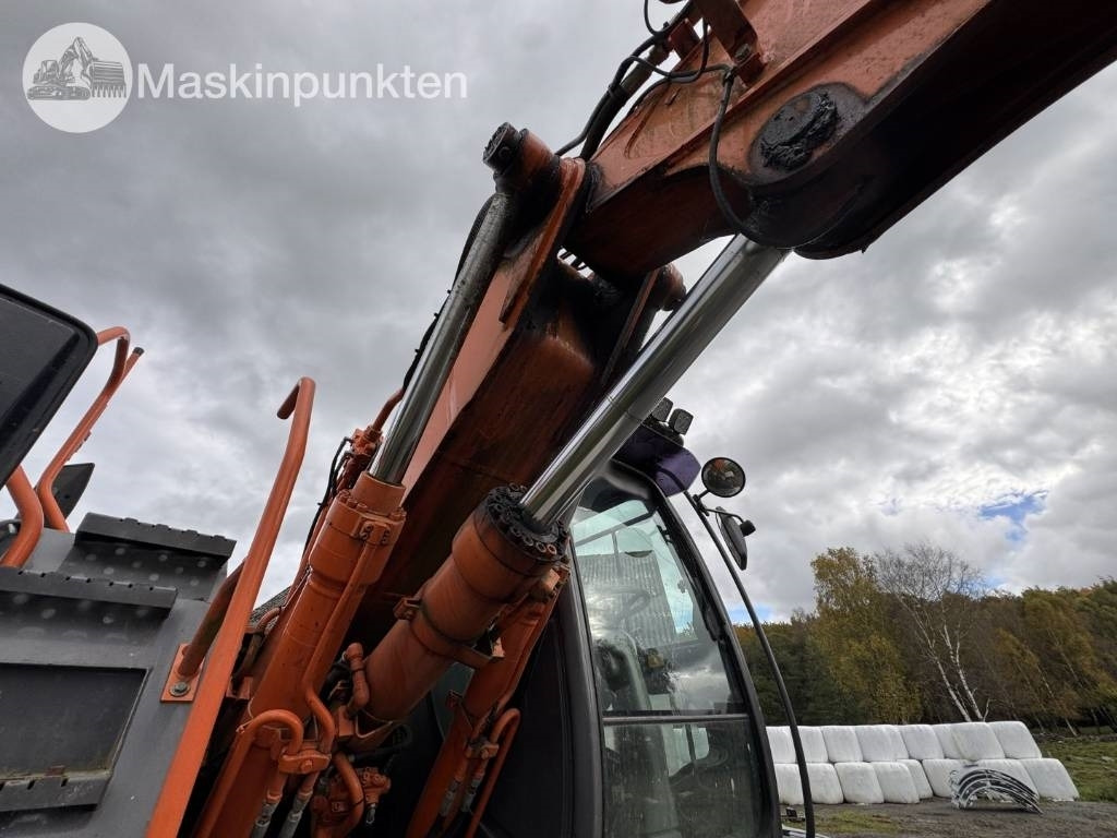 Locação financeira de Hitachi ZX 140 W-3 Hitachi ZX 140 W-3: foto 23 Locação financeira de Hitachi ZX 140 W-3 Hitachi ZX 140 W-3: foto 23