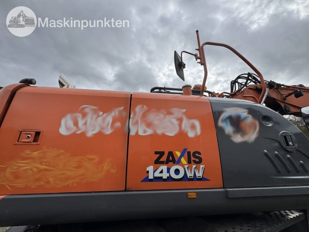 Locação financeira de Hitachi ZX 140 W-3 Hitachi ZX 140 W-3: foto 45 Locação financeira de Hitachi ZX 140 W-3 Hitachi ZX 140 W-3: foto 45