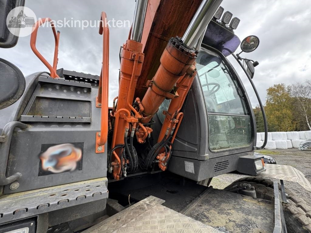 Locação financeira de Hitachi ZX 140 W-3 Hitachi ZX 140 W-3: foto 22 Locação financeira de Hitachi ZX 140 W-3 Hitachi ZX 140 W-3: foto 22